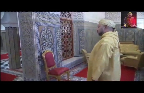الطفل الذي أضحك ملايين المغاربة عند جلوسه مع الملك محمد السادس