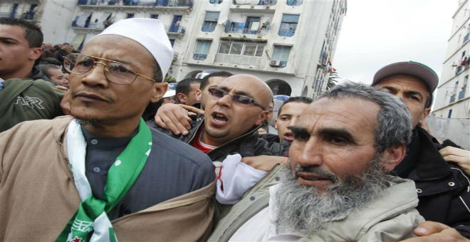 الجزائر: بوتفليقة يقرر وقف نشاطات علي بلحاج ومنعه من مغادرة العاصمة