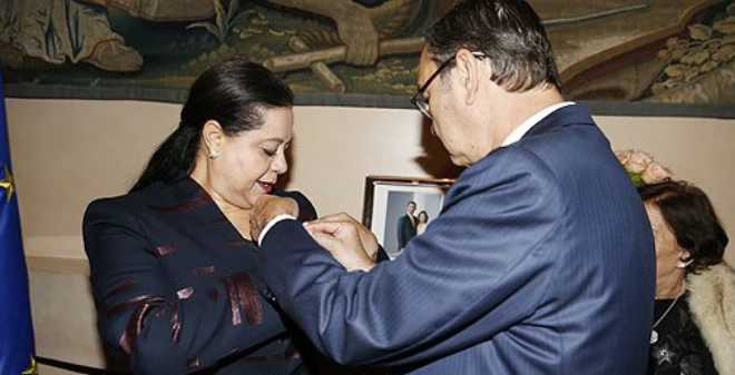 إسبانيا توشح مريم بنصالح بوسام الصليب الأكبر للاستحقاق المدني