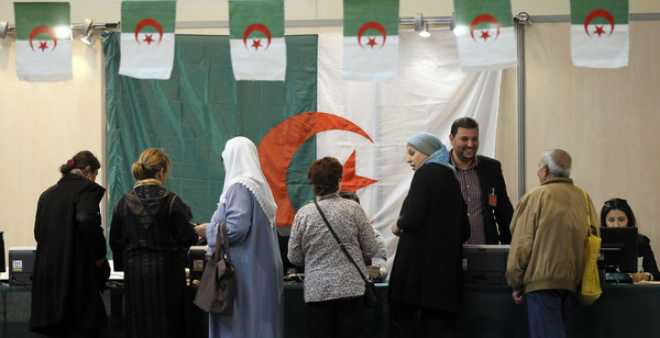الجزائريون يواجهون استعمال المال في انتخابات 4 ماي