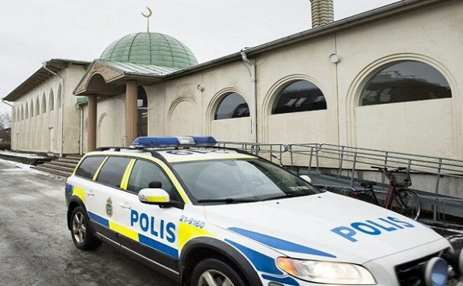 مساجد السويد تتعرض مجددا للهجوم.. وهذه المرة بالحجارة