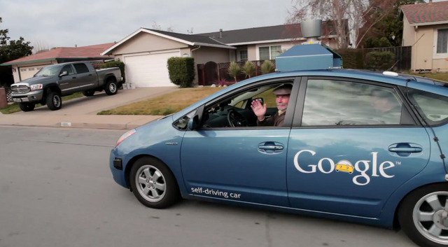 اقبال منقطع النظير على تجربة سيارات غوغل الذاتية القيادة