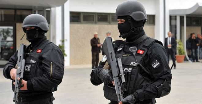 تونس. مقتل إرهابي مسلح وآخر يفجر نفسه بعد مداهمة أمنية