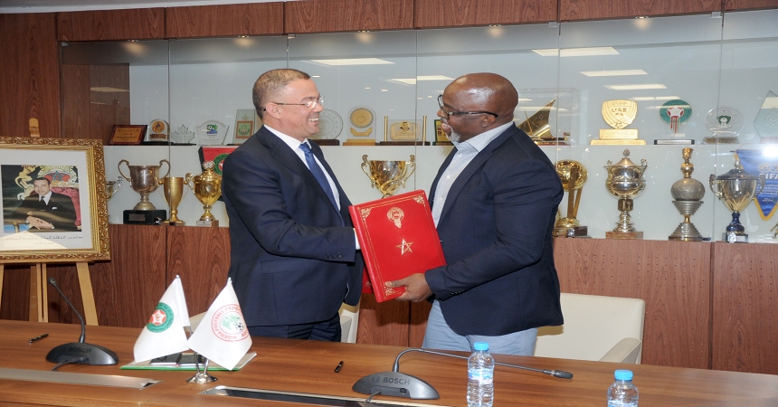 اتفاقية شراكة بين الجامعة والاتحاد النيجيري لكرة القدم