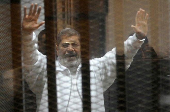 بعد 4 سنوات من المنع.. مرسي يلتقي أسرته