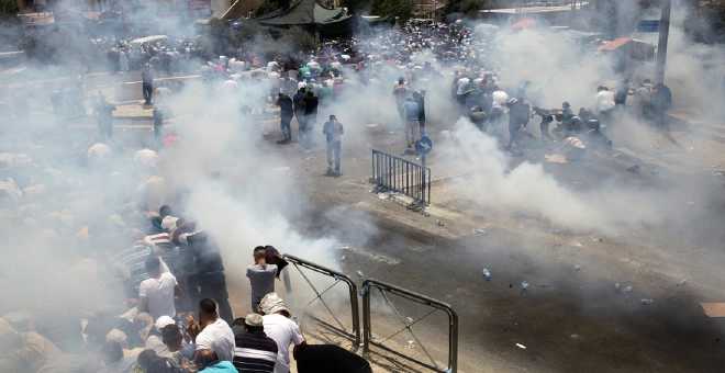 مواجهات عنيفة بين الفلسطينيين والشرطة الإسرائيلية في مدينة القدس