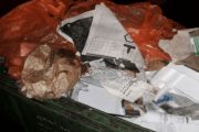 أكادير.. متشرد يعثر على وثائق إدارية حساسة لمواطنين وسط النفايات