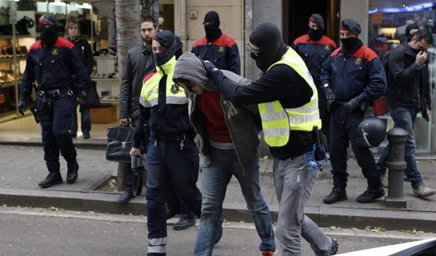 السلطات الإسبانية توقف مغربيا بسبب تدويناته المحرضة على الإرهاب