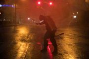 بالفيديو.. إعصار هارفي يضرب بقوة ساحل تكساس الأمريكي