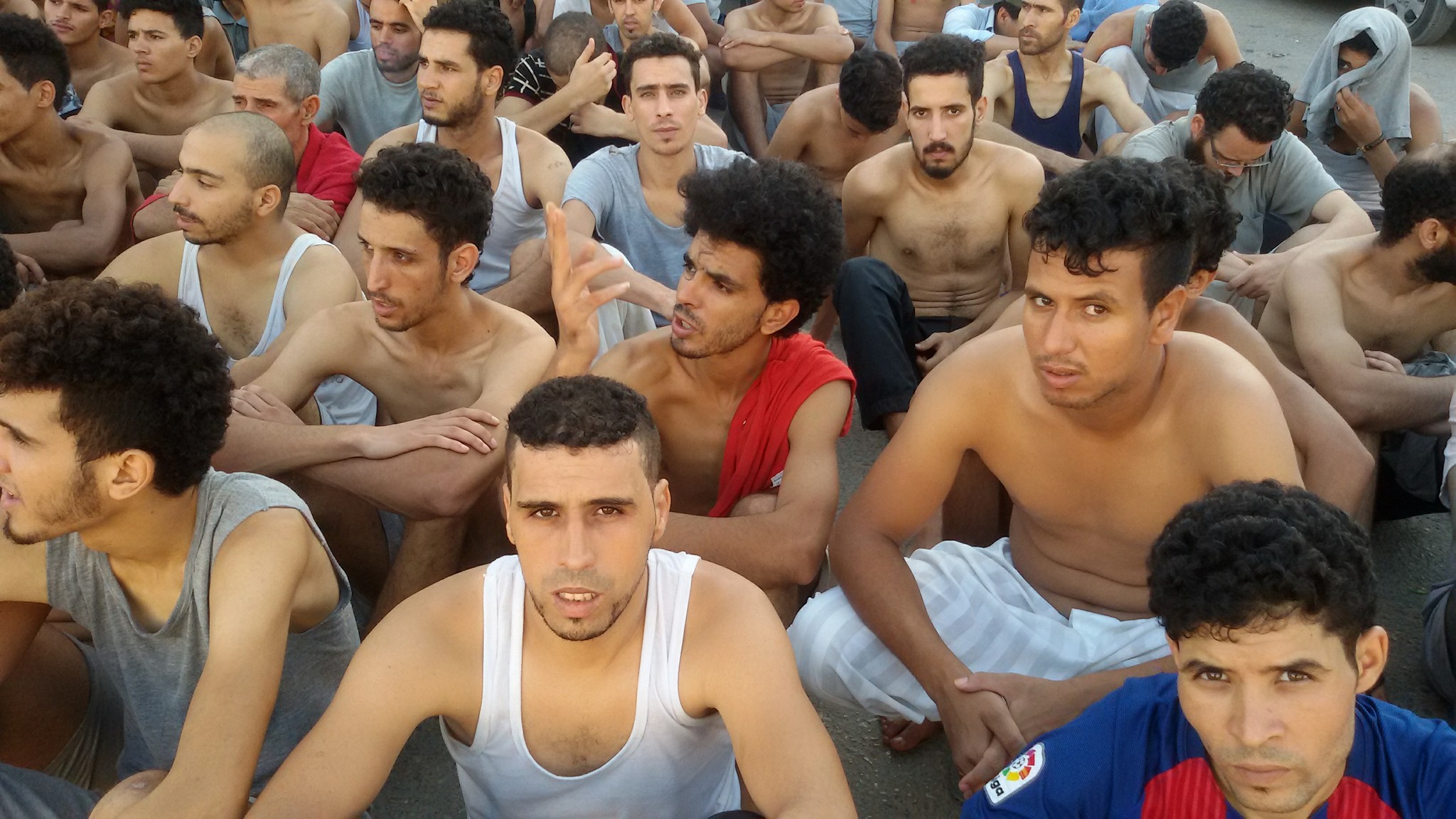 وفد مغربي يحل بمدينة جنزور الليبية لمواصلة إجراءات ترحيل المهاجرين العالقين