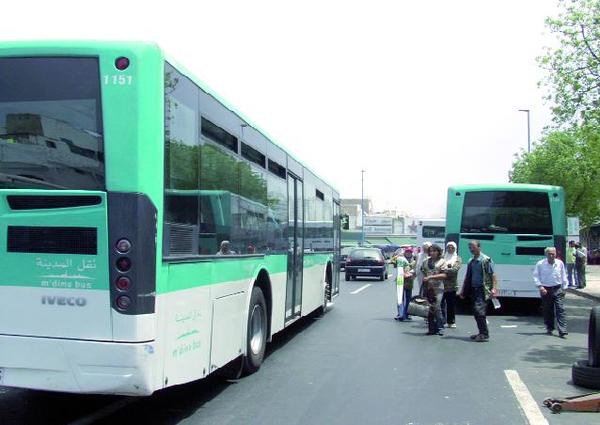 أعطاب حافلات ''مدينة بيس'' تشعل احتجاجات بطريق المحمدية