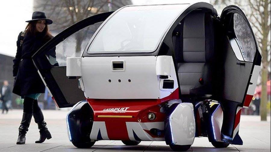 طرح أول سيارة دون سائق في العالم سنة 2021