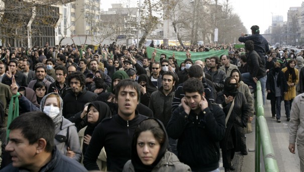 المظاهرات متواصلة في إيران.. والسلطات تتوعد المحتجين