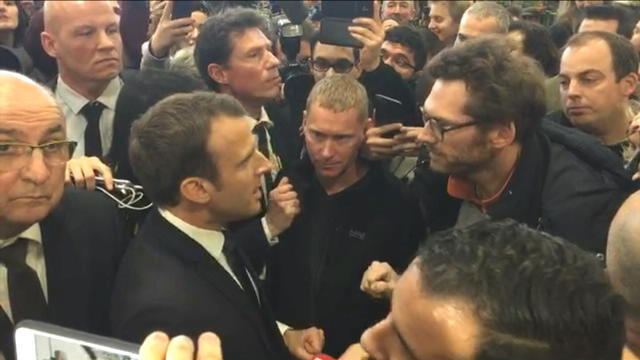 بالفيديو.. فلاح بسيط يخاطب الرئيس الفرنسي قائلا: ''تكلمّ معي بأدب''!