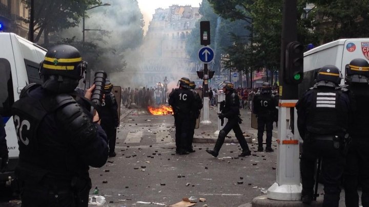 الشرطة الفرنسية تفرق احتجاجات ضد ماكرون بالغاز المسيل للدموع