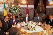 الملك محمد السادس يقيم مأدبة عشاء على شرف الوزير الأول المالي