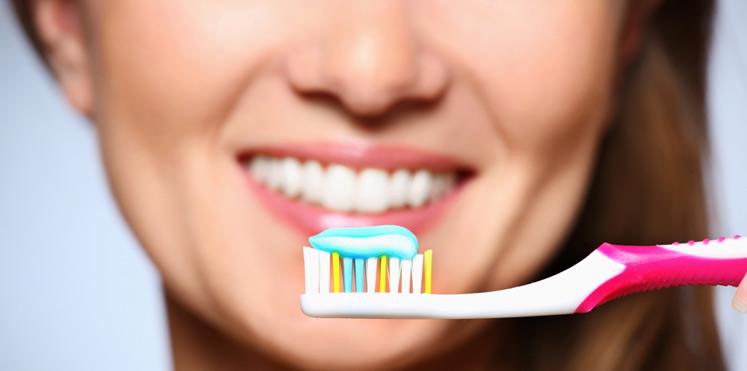تجنبوا هذه الأخطاء عند تنظيف الأسنان !