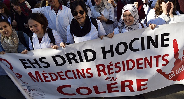 الجزائر.. الأطباء المقيمون يهددون باستقالة جماعية