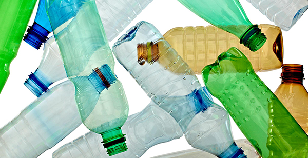 احذر.. مخاطر مفزعة لاعادة استعمال الزجاجات البلاستيكية !!