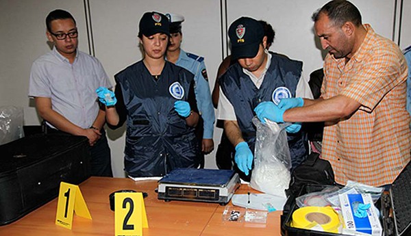 ضبط 190 غراما من الكوكايين بمطار محمد الخامس لدى فنزويلتين