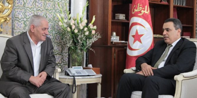 رئيس الحكومة التونسية يتعهد بمراجعة الحد الأدنى للأجور وتطبيق التعهدات المبرمة مع اتحاد الشغل