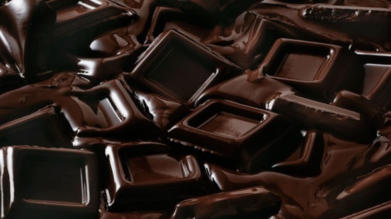 الشوكولا الداكنة تساعد على الوقاية من أمراض القلب