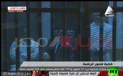 الحكم على حسني مبارك بالسجن 3 سنوات وعلى نجليه 4 سنوات