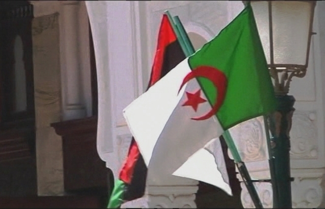 الجزائر تسحب سفيرها من ليبيا بسبب التهديدات