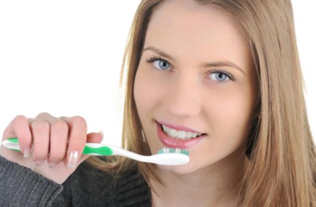 اعتني بصحة أسنانك لحماية طفلك أثناء الحمل