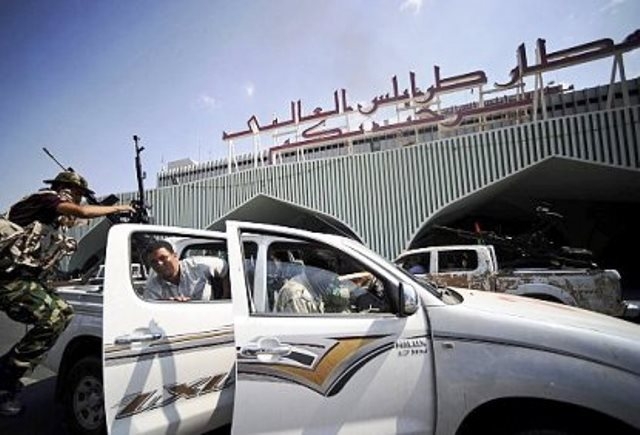 الجزائر تغلق ممرات جوية أمام طائرات ليبية بسبب الإقتتال