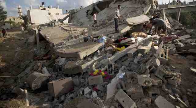 اسرائيل تخرق الهدنة في غزة بقصف منزل وقتل طفلة