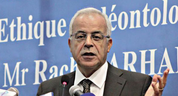 الجزائر..قاضي سابق يؤكد أن بطاقة الصحفي غير قانونية