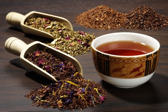 5 أنواع من الشاي للاسترخاء وقت تغير الفصول
