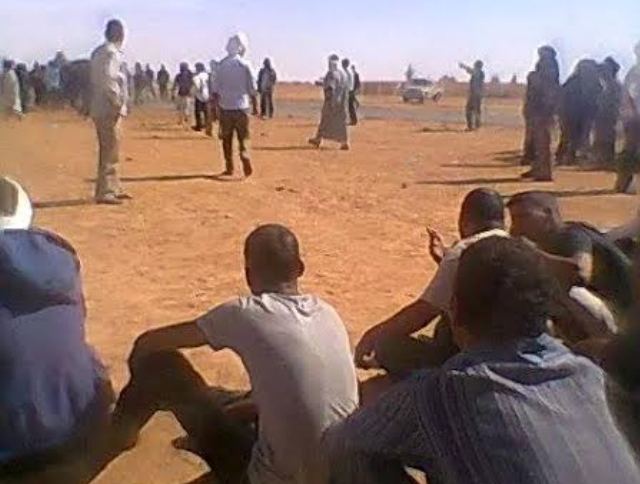                                                                                            نشطاء صحراويون يتظاهرون اليوم  في مخيمات تيندوف ضد عنف البوليساريو                                    