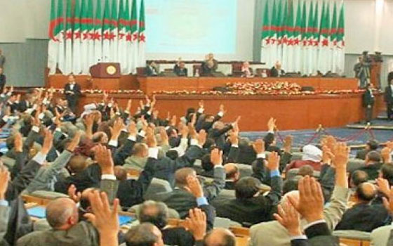 هل يصادق على مشروع الدستور الجزائري رغم مقاطعة المعارضة؟