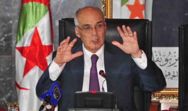 وزير الطاقة الجزائري يسعى للتخلص من فائض يقدر مليوني برميل نفط يوميا 