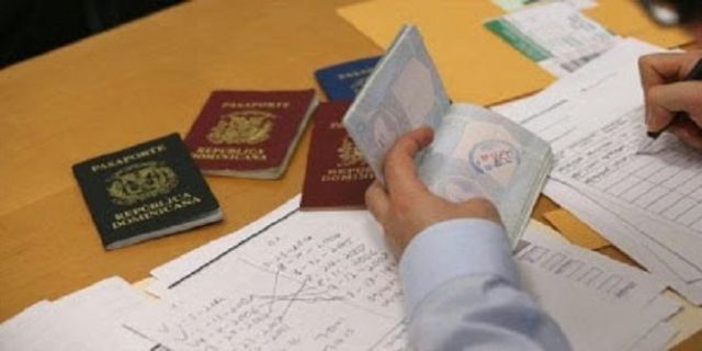 الجزائر تلغي بطاقات الإقامة الدائمة للتونسيين والمغاربة!