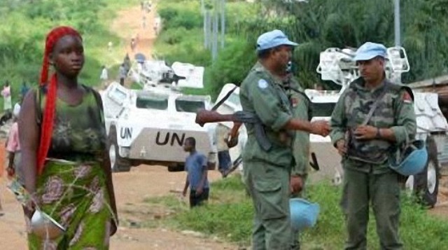 القبعات الزرق التابعة للتجريدة المغربية في الكونغو تطارد المتمردين الأوغنديين