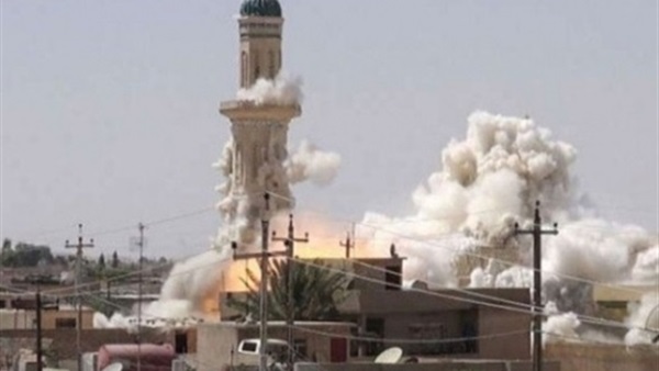 داعش يفجّر مسجد عمر بن الخطاب في الأنبار