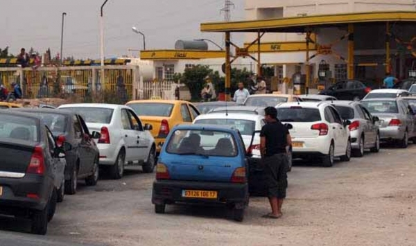 نقص حاد في الوقود يثير اضطرابات في عدد من ولايات الجزائر