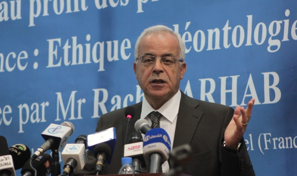 الجزائر تفتح نقاشا حول قانون لضبط الإشهارات التجارية