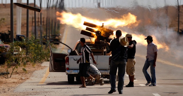 مصرع ستة جنود ليبيين وعشرات المسلحين في معارك بمدينة بنغازي