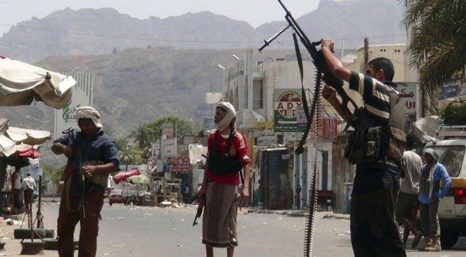 الكشف عن تورطّ قيادات في تسريب معلومات حربية للحوثيين