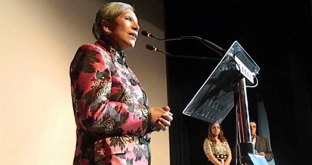 تكريم الفنانة المغربية نعيمة المشرقي في مهرجان المسرح بفاس