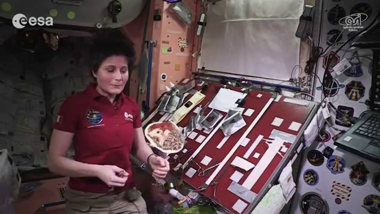 فيديو...تحضير وجبة طعام في الفضاء