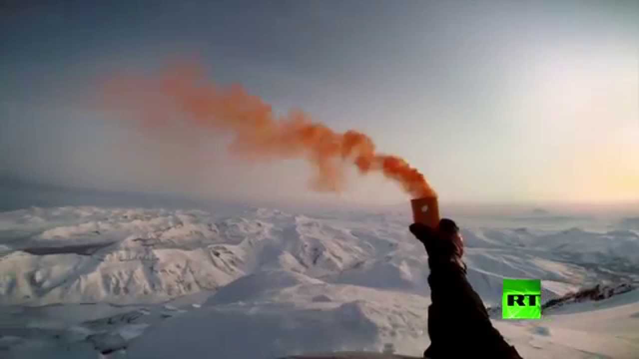 فيديو..متزلج يقفز على رأس بركان