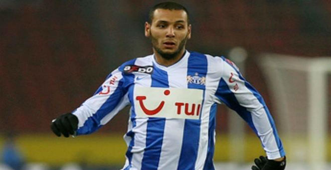 ياسين الشيخاوي يزور لاعبي الرجاء في تونس