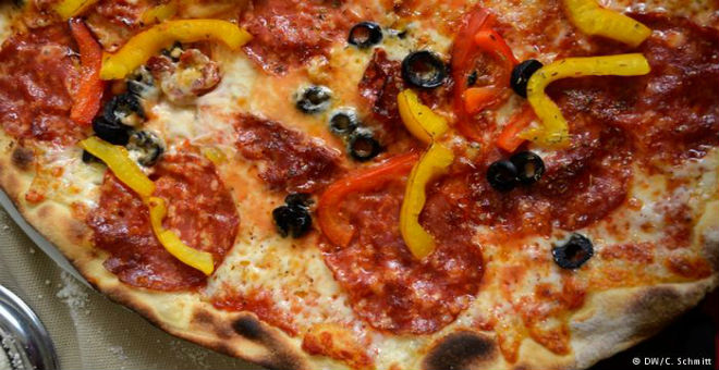 دراسة : البيتزا والفطائر تسرع في تقدم السن