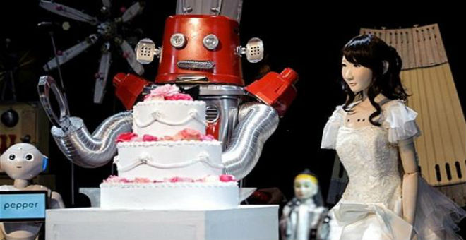بالصور: أول زفاف للروبوتات في اليابان