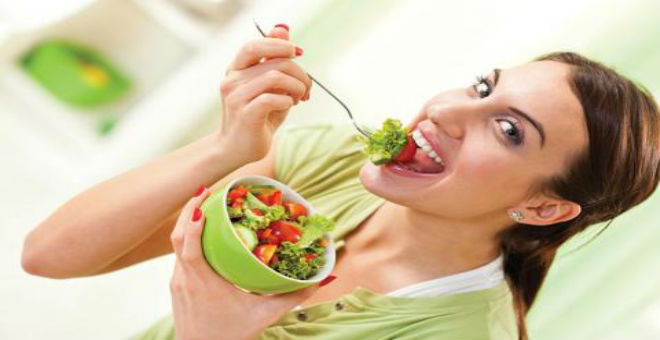 5 عادات غذائية تسيء إلى الصحة.. تجنبوها